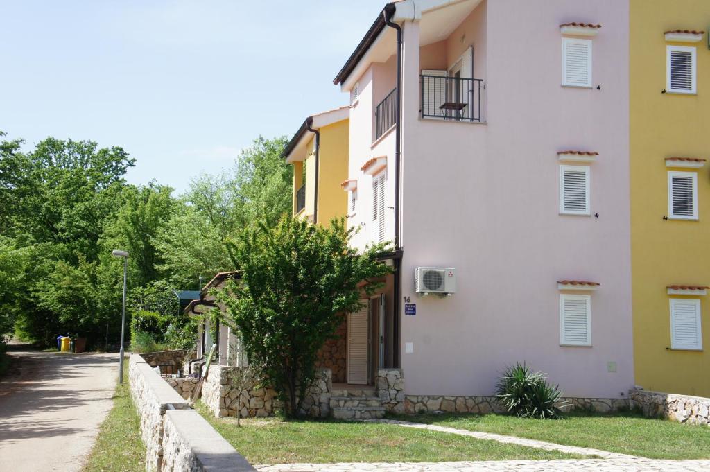 Apartma Guki Reihenhaeuser