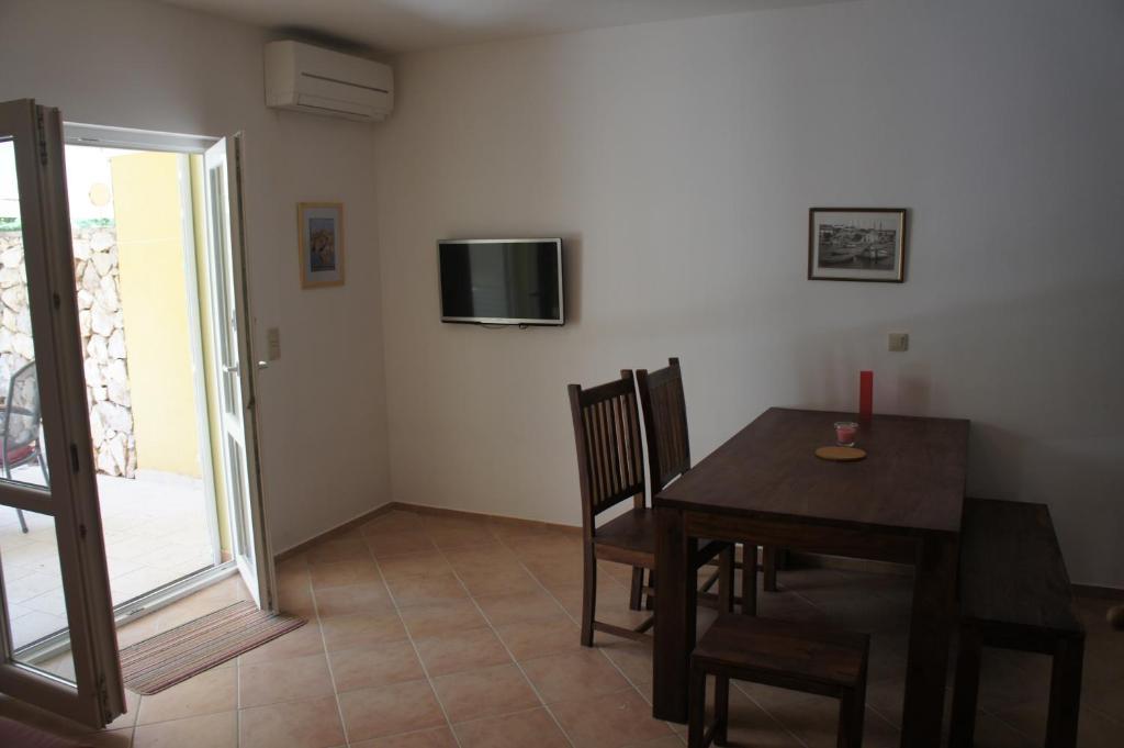 Apartment Guki Reihenhaeuser Malinska